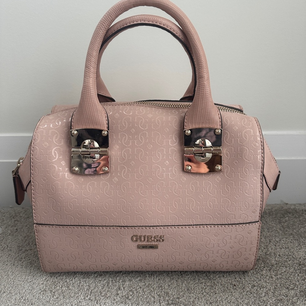 Gorgeous baby pink guess bag with cheetah interior